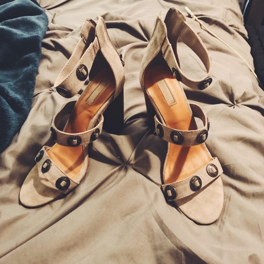 Buckle heels